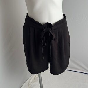 DR2 black pleated front tie pull-on shorts